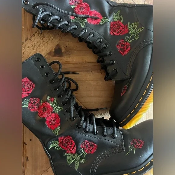 Dr Martens Floral Embroidered Boots - Picture 6 of 6